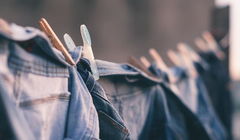 quitar el olor a humedad en la ropa